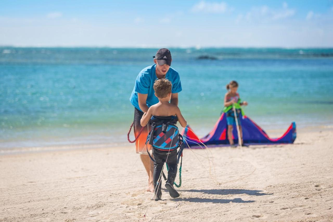 Constance Prince Maurice Poste de Flacq Eksteriør billede A kiteboarding instructor with a student