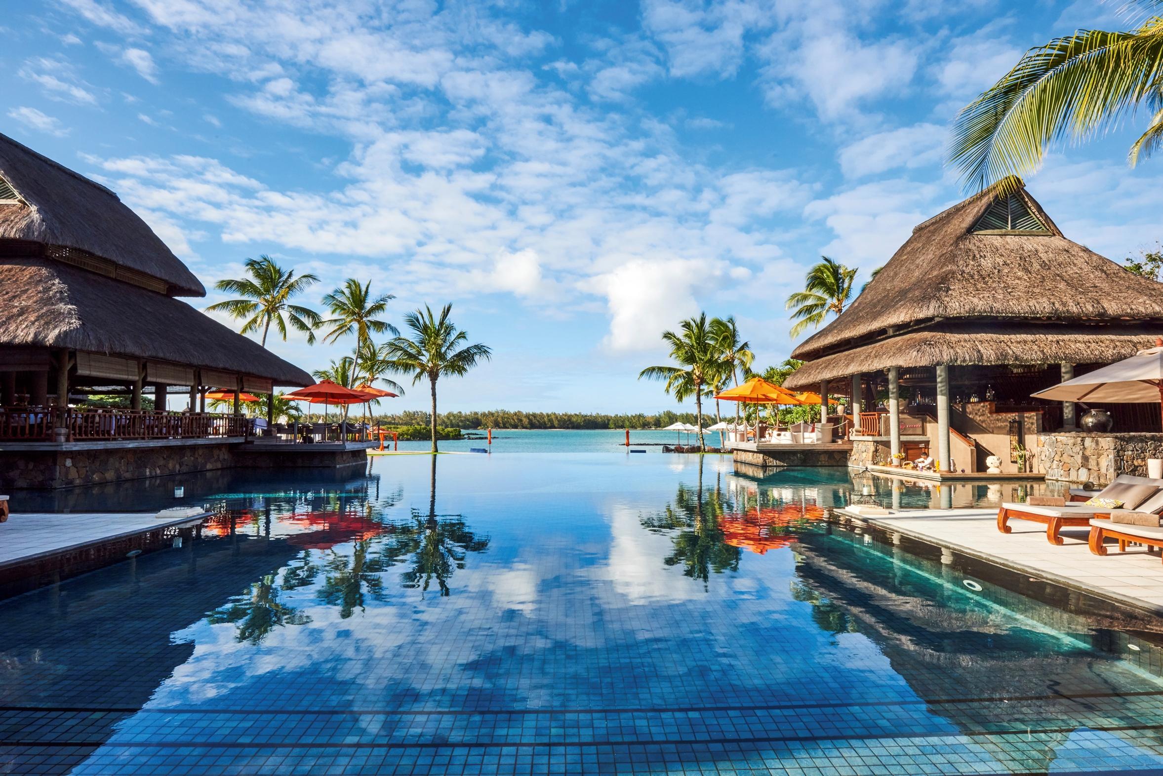 Constance Prince Maurice Poste de Flacq Eksteriør billede The pool at the resort