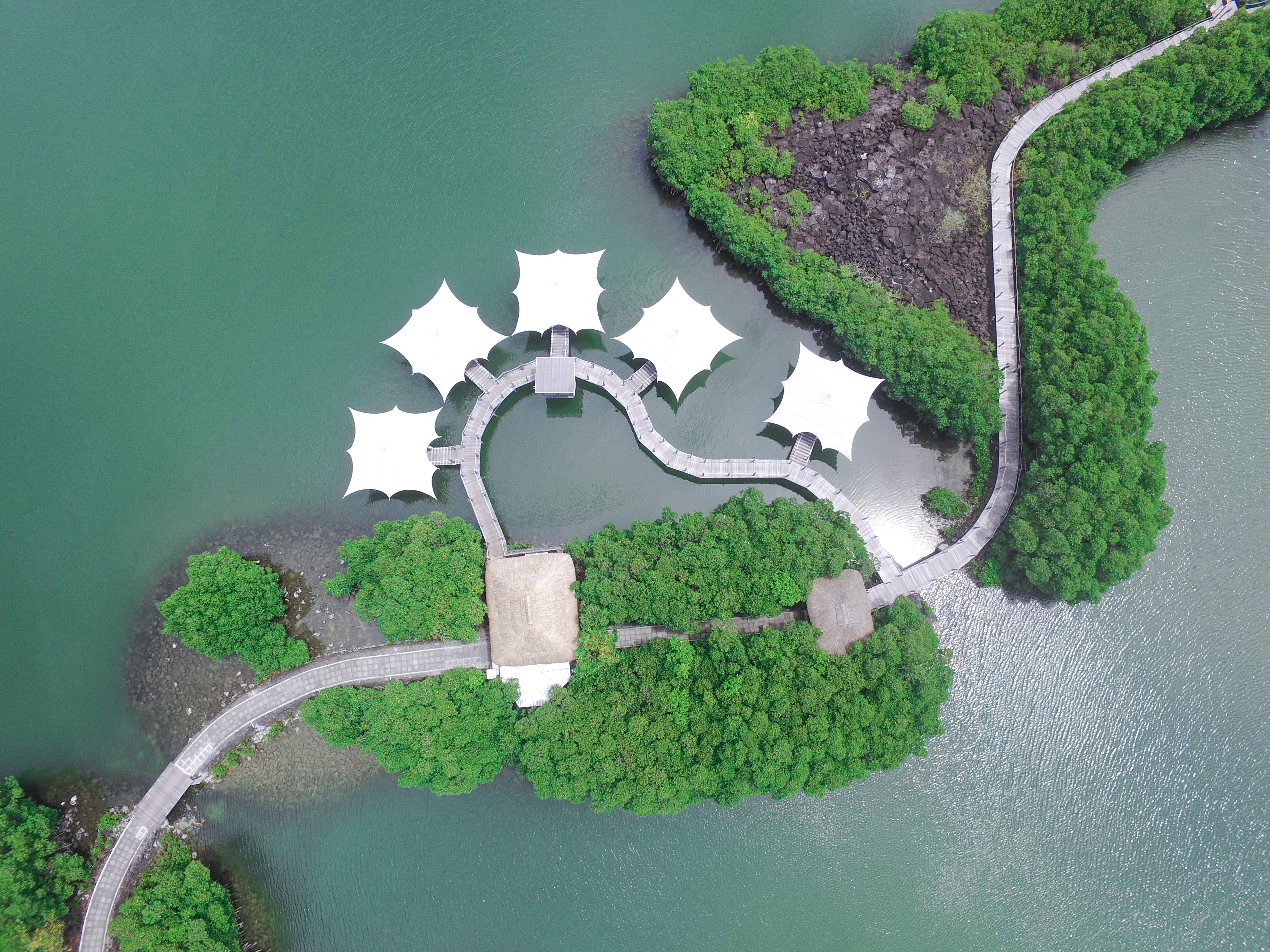 Constance Prince Maurice Poste de Flacq Eksteriør billede Aerial view of the lake