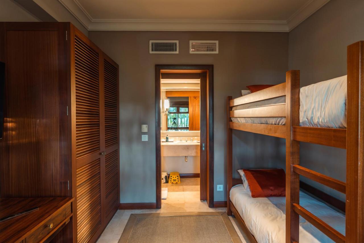 Constance Prince Maurice Poste de Flacq Eksteriør billede A bunk bed in a hotel room