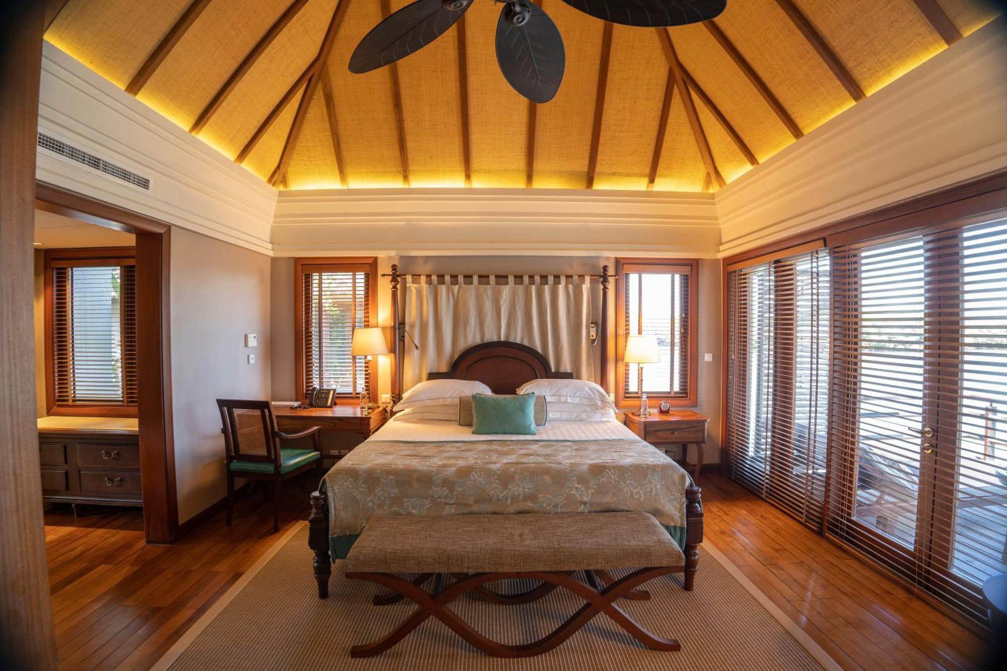 Constance Prince Maurice Poste de Flacq Eksteriør billede A bedroom at the resort