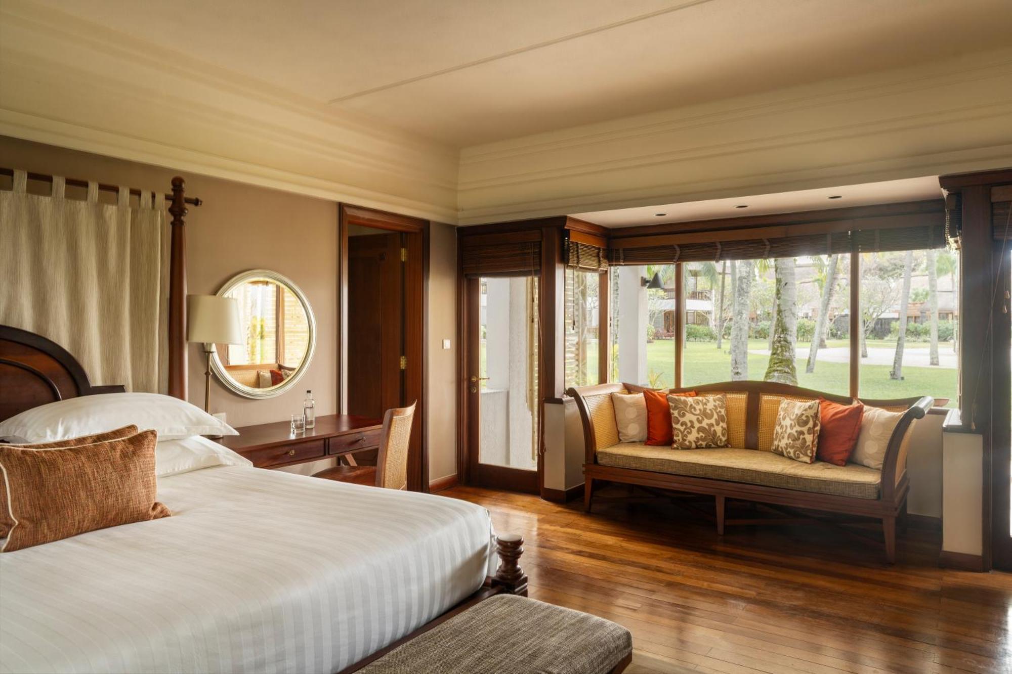 Constance Prince Maurice Poste de Flacq Eksteriør billede A bedroom at the Four Seasons Resort