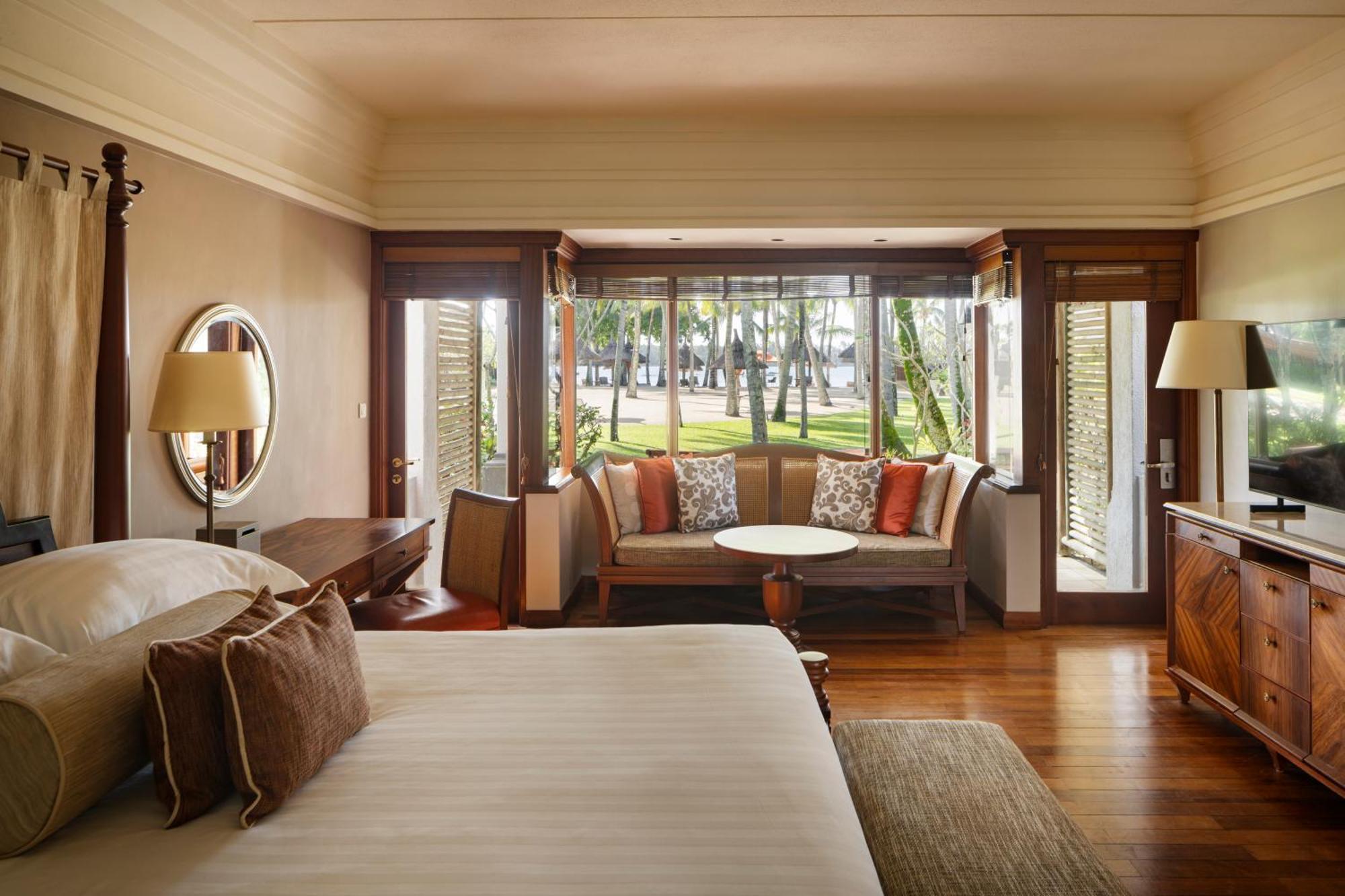 Constance Prince Maurice Poste de Flacq Eksteriør billede A guest room at the Four Seasons Resort